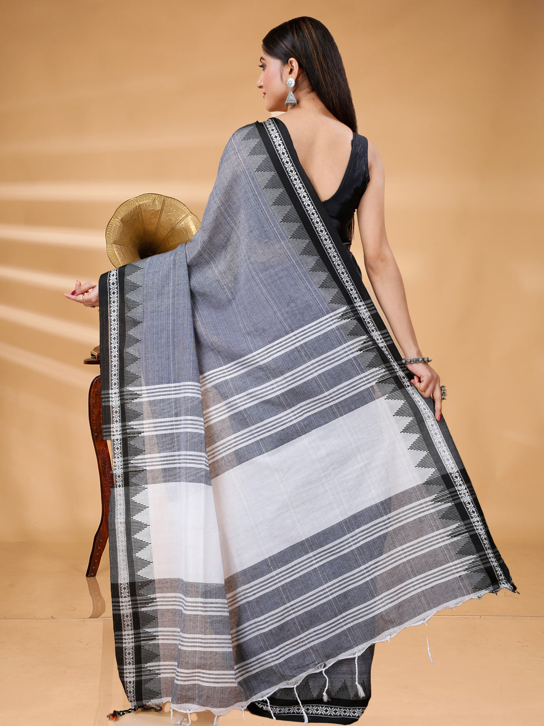 DAT KHADI (2050)